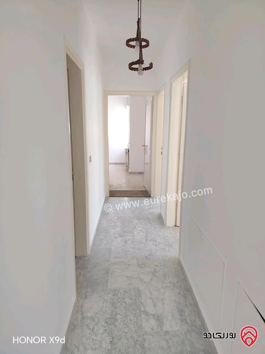 شقة طابق ثالث مساحة 165م للإبحار في عمان - ام السماق بالقرب من مكة مول 