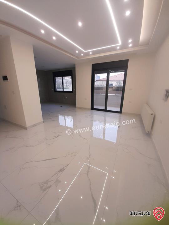 شقة سوبر ديلوكس ارضية مساحة 230م داخلي و 140م خارجي للبيع في عمان - طريق المطار