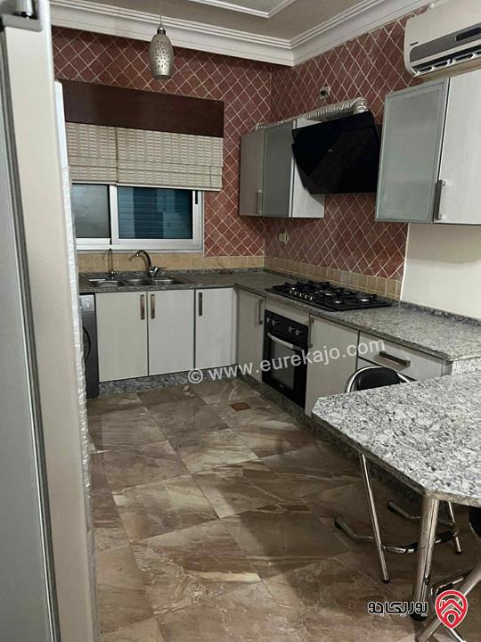 شقة طابق رابع مع روف مساحة 220م للبيع في عمان - ام السماق من المالك