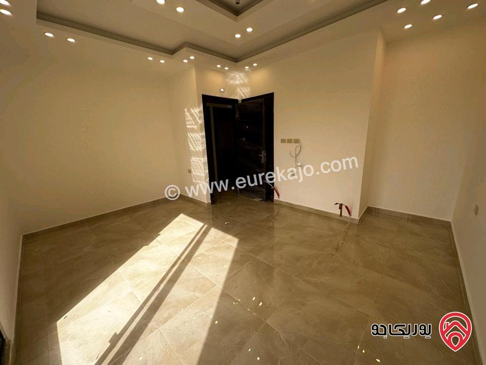 شقة طابق ثالث مساحة 150م مع روف 50م و تراس 50م للبيع في عمان - البيادر