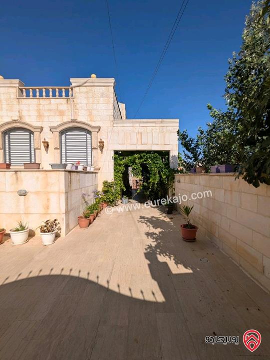 فيلا مساحة 700م على أرض 815م للبيع في عمان - ناعور