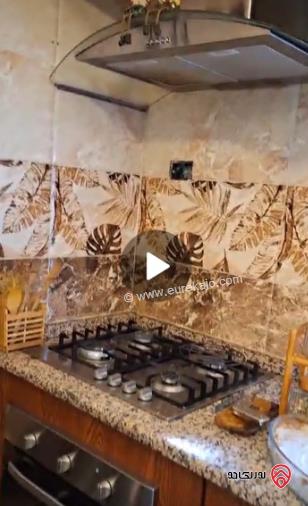 شقة مساحة 128م طابق أول مجددة بالكامل للبيع في جبل الحسين 