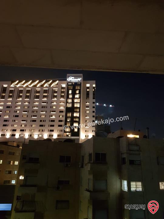 شقة مميزة طابق ثالث مساحة 213م للبيع في عمان - عبدون الدوار الخامس 