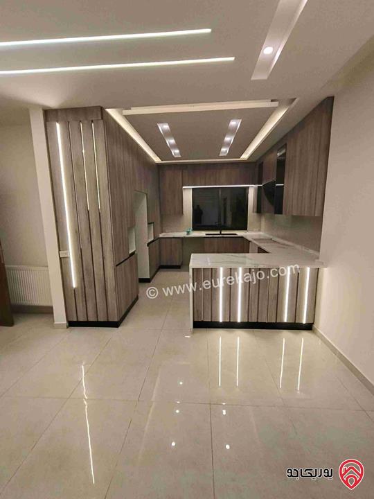 شقة أرضية مساحة 195م داخلي و 120م خارجي للايجار في عمان - البنيات قرب طريق المطار 