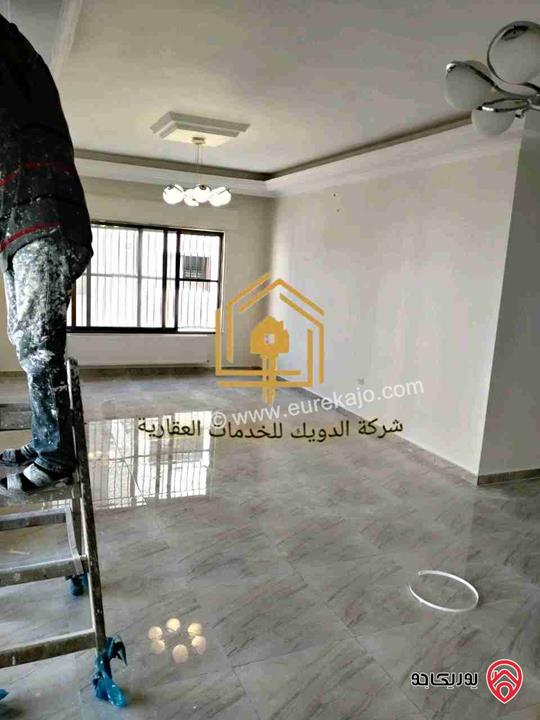 شقة فارغة طابق ثاني مساحة 200م للإيجار في عمان - الجندويل