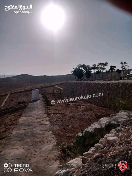 مزرعة للبيع في المفرق - بمنطقة بلعما بمساحة 3400م مسنسله سنسال جميل وضخم يوجد فيها منزل طابقين مساحته 160م ويوجد أشجار زيتون ووحمضيات وشجر زينة يوجد بئر ماء 40م ويوجد ساعة كهرباء وسور استنادي 