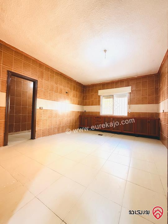 شقة ارضية مساحة 170م داخلي و 35م خارجي للبيع في عمان - طبربور 