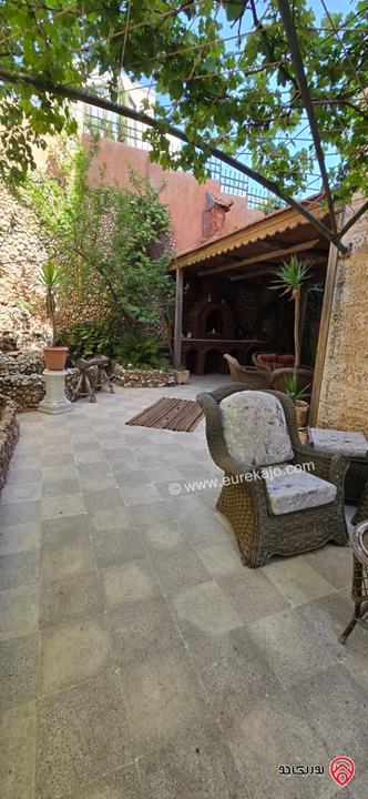 شقة ارضية مميزة مساحة 260م داخلي و 300م خارجي للبيع في عمان - تلاع العلي