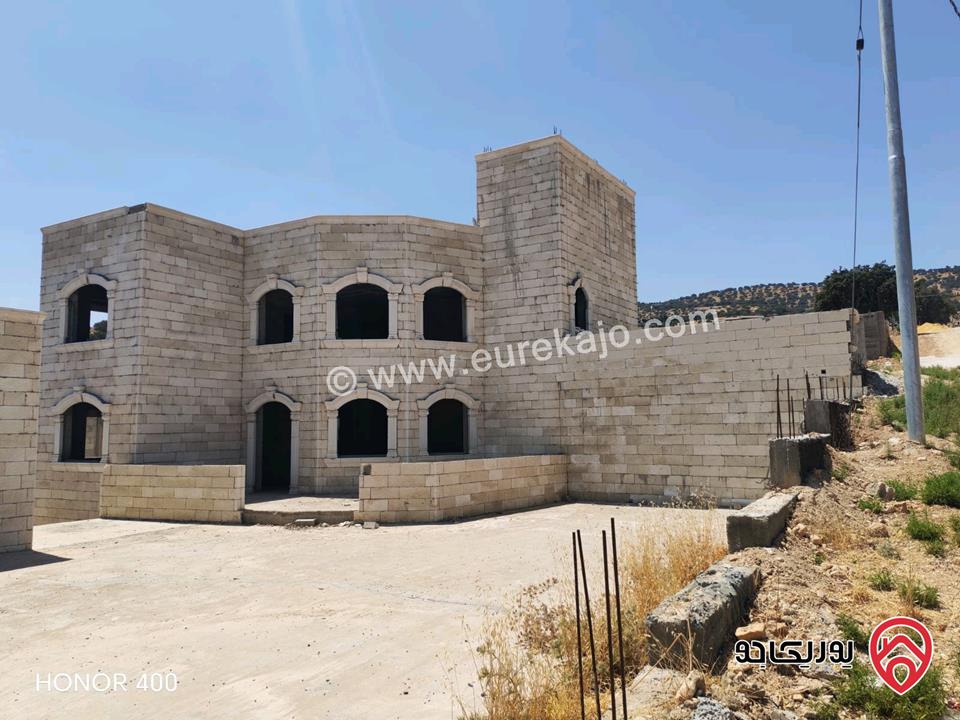 فيلا مساحة 415م مع إستراحة عظم على أرض 1 دونم و 77م للبيع في بيرين - العالوك