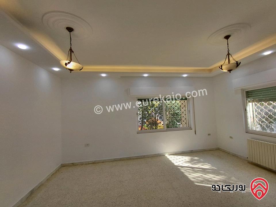 شقة فارغة أرضية مساحة 400م داخلي و 200م خارجي للايجار في عمان - خلدا 