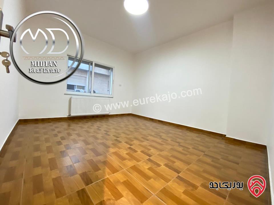 شقة للبيع في عمان - الجاردنز طابق اخير مع روف مساحة 235م مع تراسات تشطيبات و ديكورات سوبر ديلوكس بسعر مميز جداً