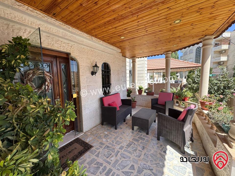 فيلا متلاصقة للبيع في عمان - الكرسي مساحة الارض 300م مساحة البناء 270م الحديقة 150م الترس 45م