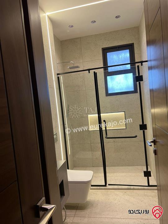 شقة مميزة وحديثة البناء مساحة 250م داخلي و 100م خارجي للبيع في عمان - الغباشية / طريق المطار