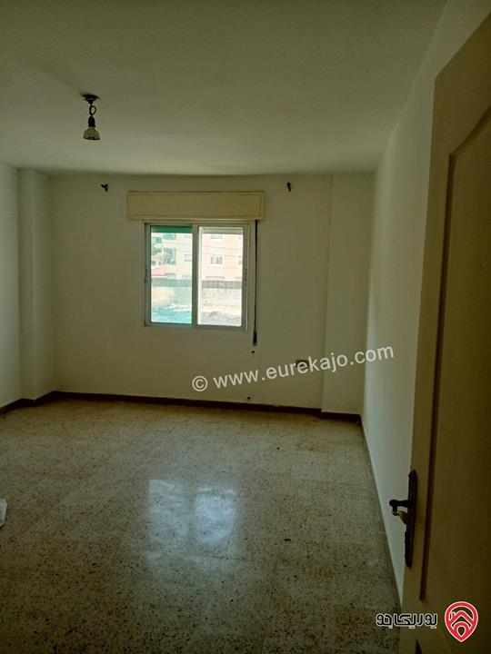 شقة طابق أول مساحة 140م للبيع في اربد غرب مسجد علياء التل