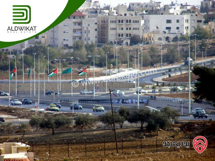 ارض مساحة 550م مقام عليها بيت قديم للبيع في عمان - ام السماق قرب مجمع جبر