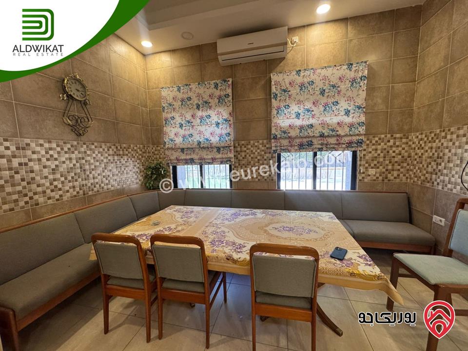 فيلا للبيع في عمان - الجبيهة مساحة الارض 1580 م والبناء 1000م ومساحة الحديقة 400م