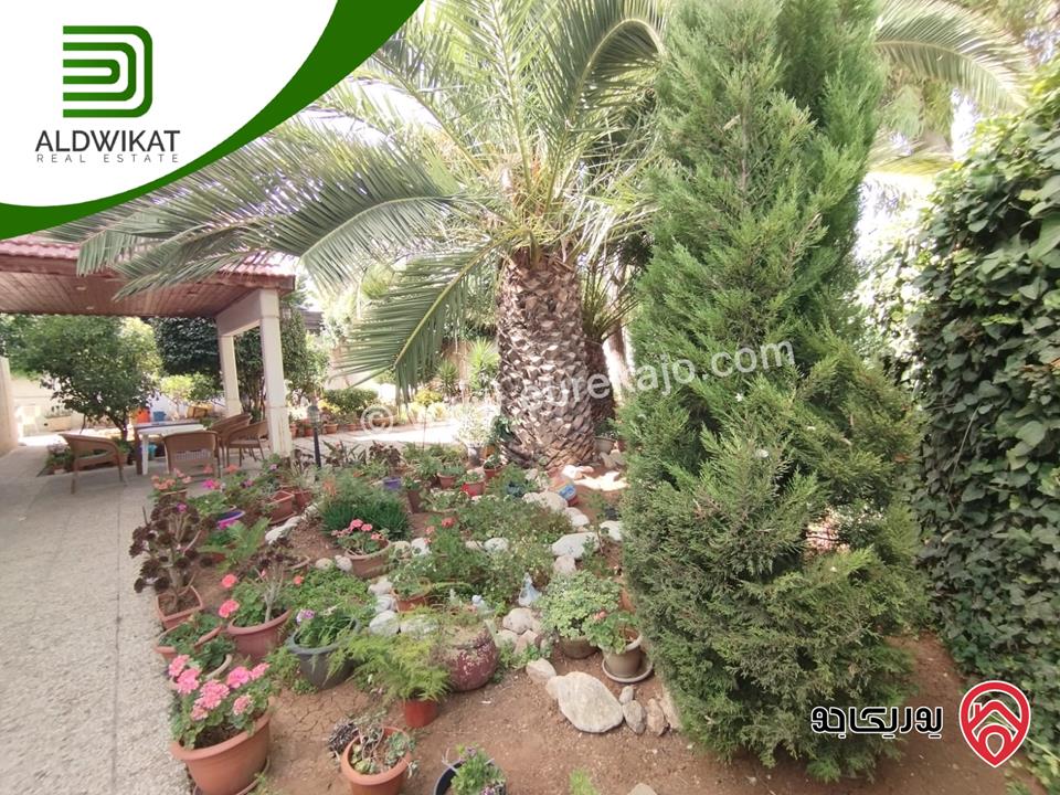 فيلا مساحة البناء 320م ومساحة الارض 500م ومساحة الحديقة 250م ومساحة الترس 20م للبيع في عمان - الرابية