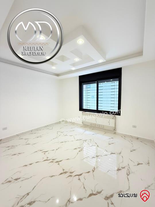 شقق ارضية و شبه ارضي جديدة للبيع في عمان - خلدا مساحات 220م مع تراسات و حدائق تشطيبات و ديكورات فاخرة امكانية الأقساط