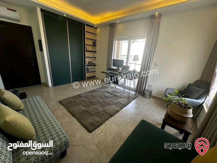 شقة مفروشة مساحة 450م طابق ثالث مع روف للايجار في عمان - طريق المطار 