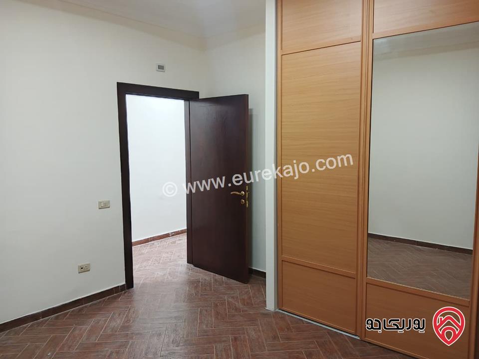 شقة أرضية فاخرة مساحة 300م داخلي و 300م خارجي للايجار في عمان - عبدون