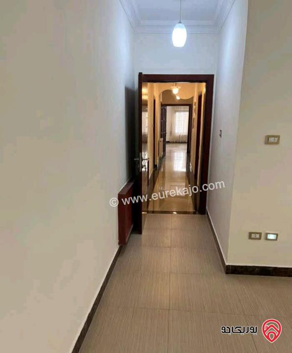 شقة فارغة مساحة 150م طابق ثالث للايجار في عمان - الرابية