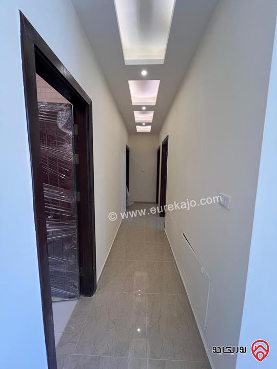 شقة فخمة طابق ثالث مساحة 160م للبيع في عمان - الجبيهة / حي المنصور