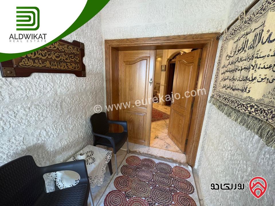 فيلا مساحة الارض 760م ومساحة البناء 800م ومساحة الحديقة 400م للبيع في عمان - الجبيهة/ خلف الجامعة الاردنية