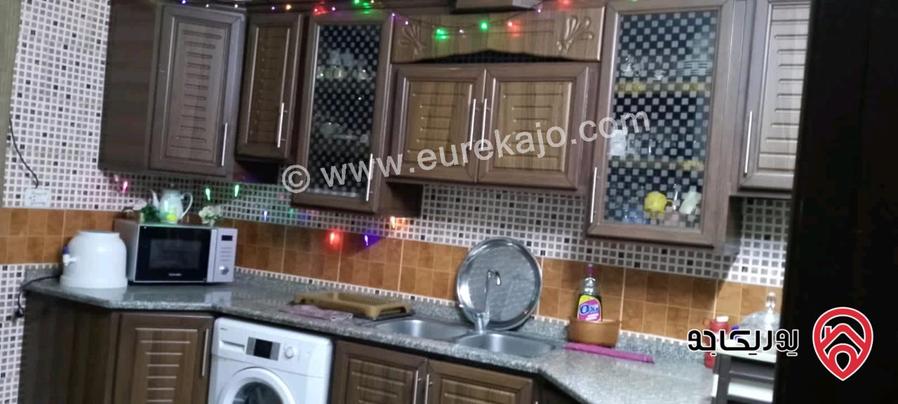 شقة طابق رابع مساحة 90م للبيع في الزرقاء - جبل طارق شارع الشلال 