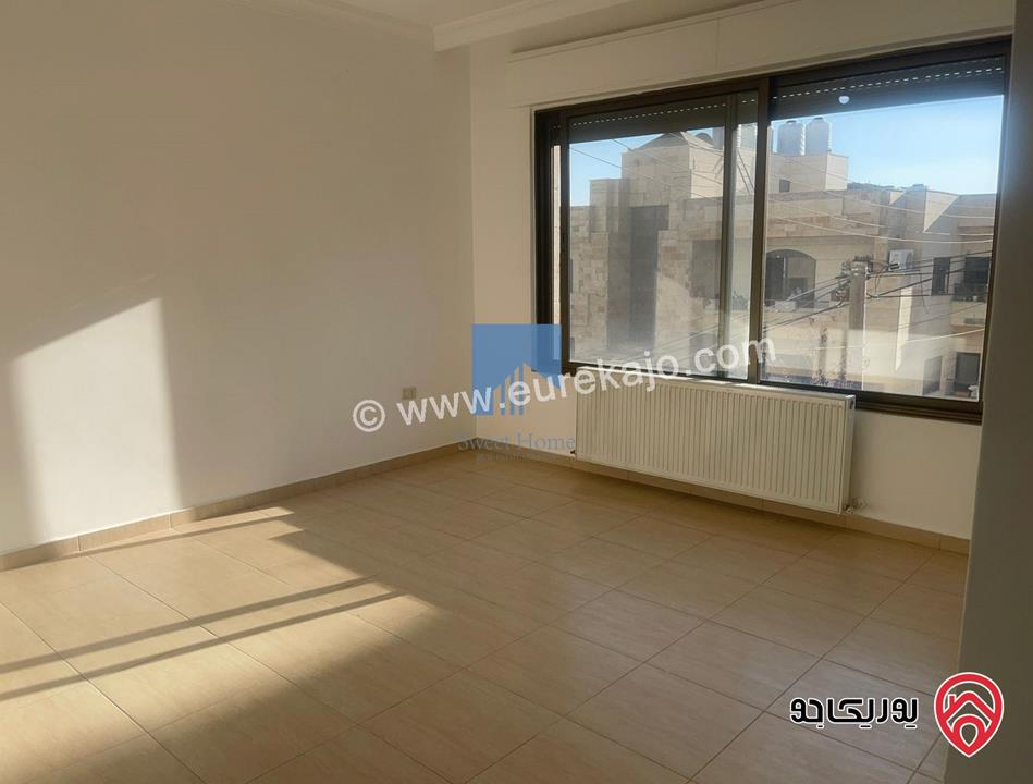 شقة شبه ارضية مساحة 188م مع ترس 30م تشطيب سوبر ديلوكس للبيع في عمان - خلدا