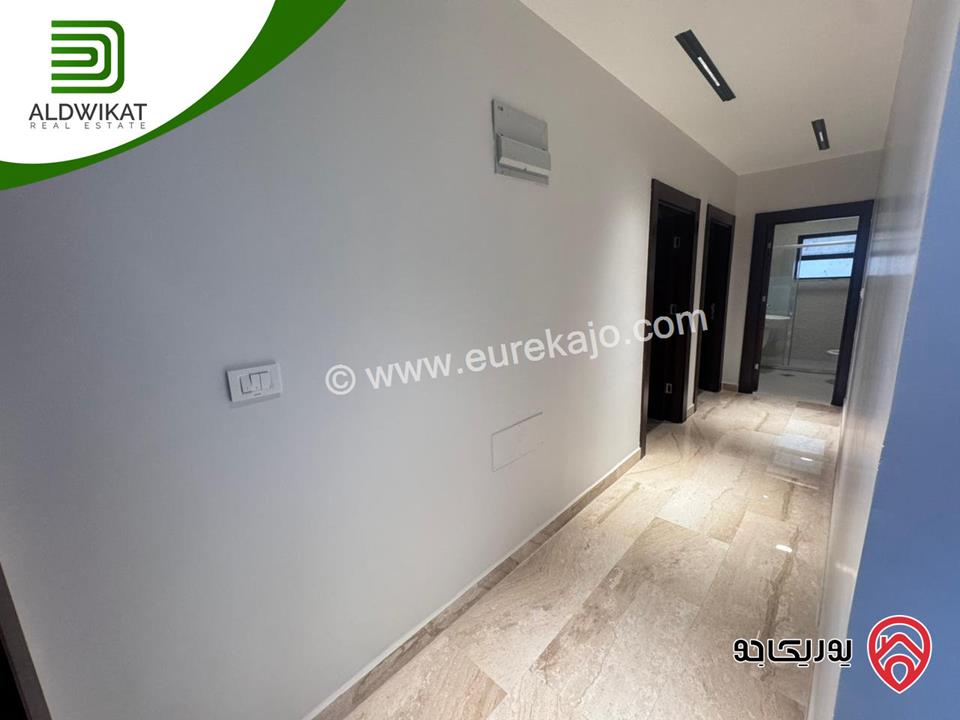 شقة طابق اول طابقية للبيع في عمان - على طريق المطار / حجار النوابلسه مساحة البناء 200م موقع اسكانات حديثة واطلالة