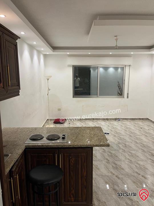 شقة طابق ثالث دوبلكس مساحة 285م للبيع في الزرقاء الجديدة السعر قابل للتفاوض من المالك مباشره 