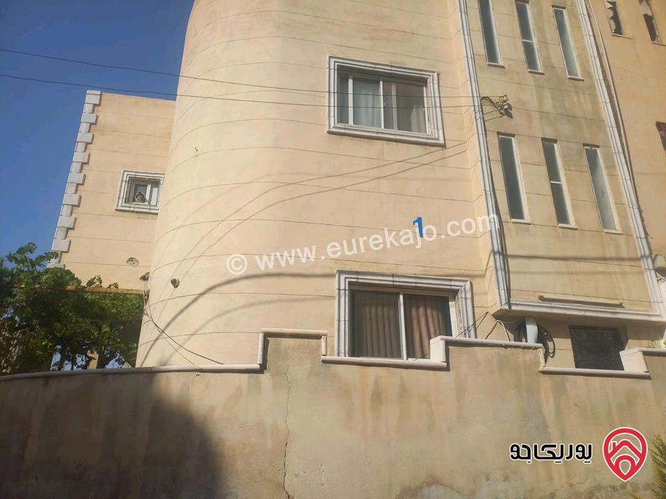 منزل طابقين على أرض 150م على شارعين للبيع في الزرقاء - إسكان الأمير طلال بجانب مديرية شرطة الرصيفة 