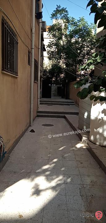 شقة روف مساحة 70م للايجار في عمان - جبل التاج