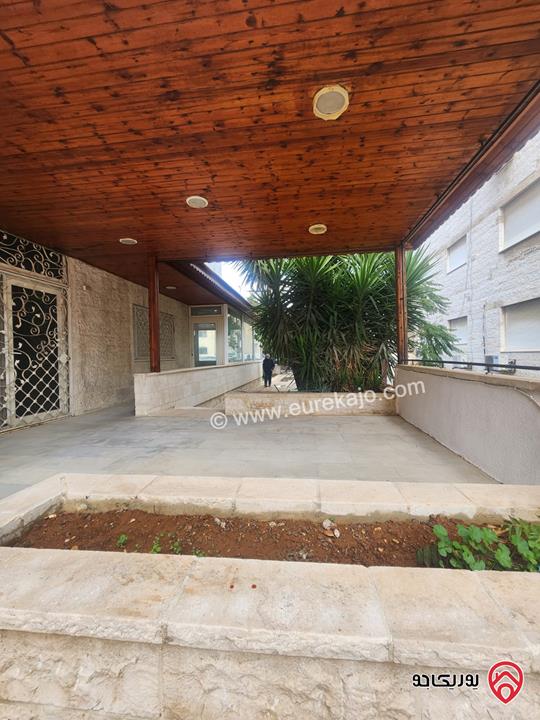 شقة أرضية مساحة 200م داخلي و 200م خارجي للايجار في عمان - دير غبار 