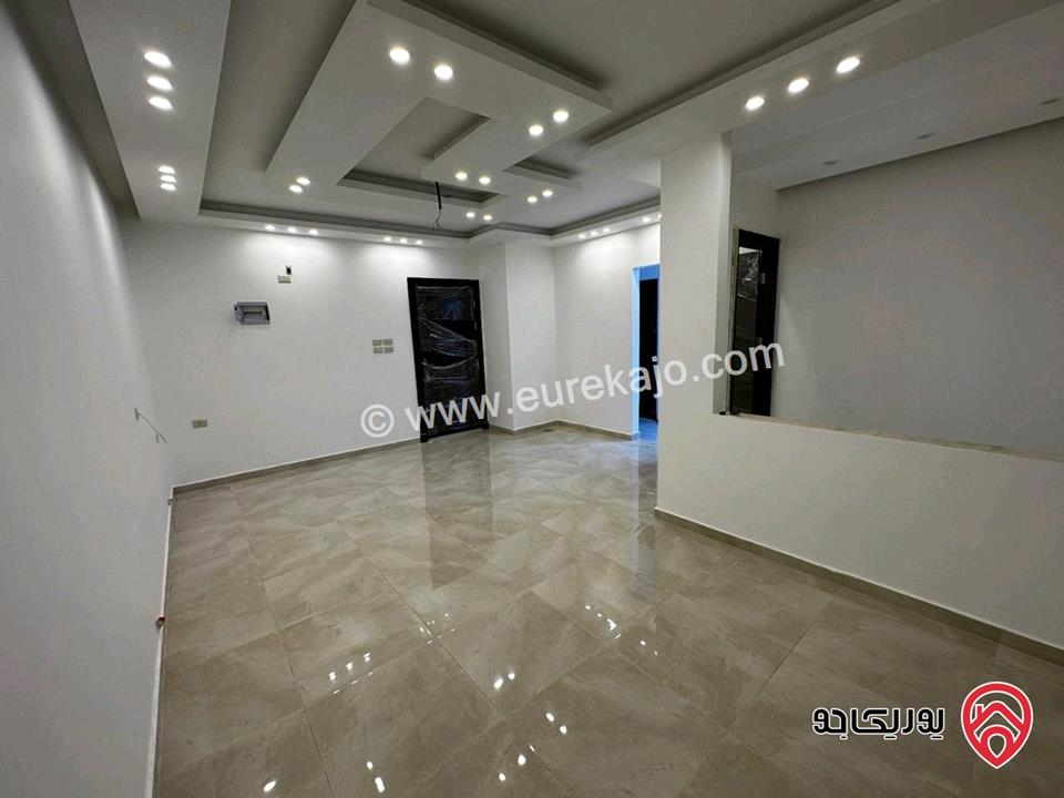 شقة طابق ثالث مساحة 150م مع روف 50م و تراس 50م للبيع في عمان - البيادر