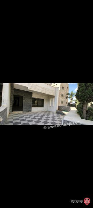 شقة أرضية مساحة 245م داخلي و 100م خارجي للبيع في عمان - ناعور