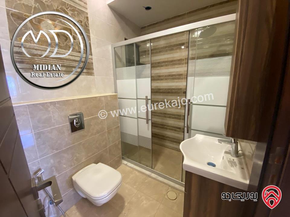 شقة شبه ارضي جديدة للبيع في عمان - طريق المطار مساحة 175م مع ترس و حديقة 100م إمكانية الأقساط بسعر مميز جداً