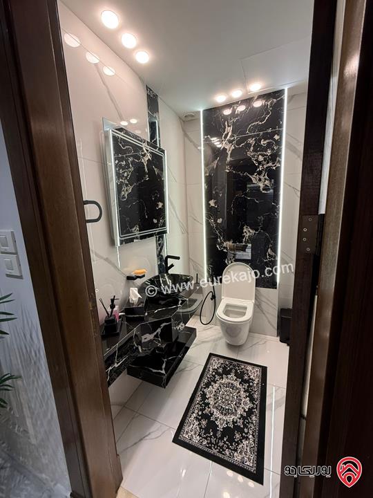 شقة شبه ارضية مساحة 210م داخلي و 180م خارجي لم تسكن للايجار مفروشة في عمان - خلدا