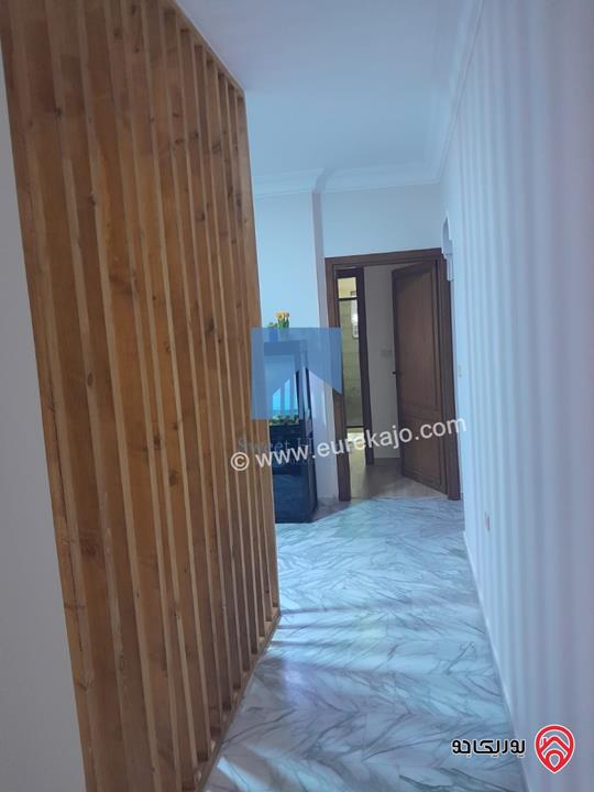 شقة أرضية مفروشة فاخرة للبيع في عمان - السابع قرب السفارة الرومانية 185م مع ترس امامي 25م تشطيب سوبر ديلوكس