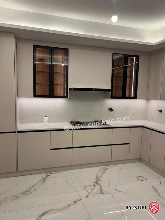 شقة مساحة 235م طابق ثالث للإيجار في عمان - منطقة الرابع