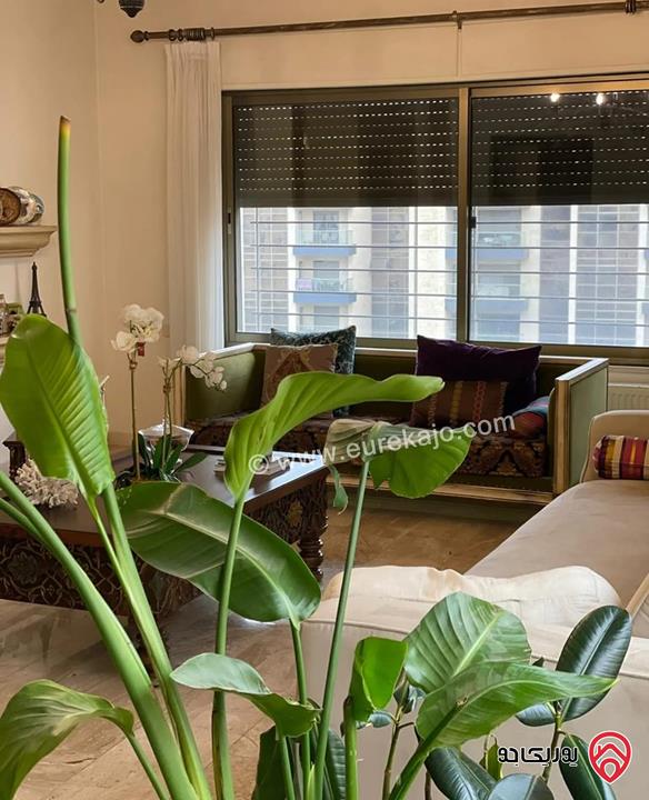 شقة فاخرة مفروشة مساحة 300م طابق أول للايجار في عمان - عبدون 