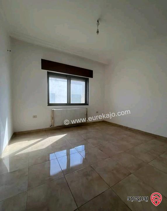 شقة فارغة طابق رابع مساحة 150م للايجار للعرسان في عمان - أم السماق