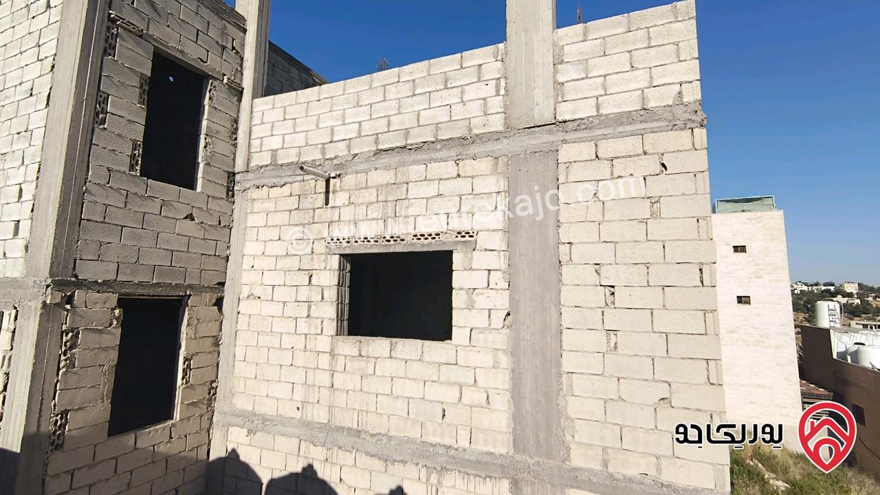 منزل مستقل مساحة 320م على أرض 190م للبيع في السلط 