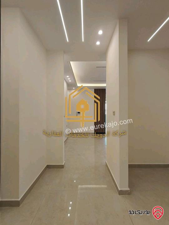 شقة جديدة لم تسكن أرضي مساحة 180م مع ترس 70م للإيجار في عمان - طريق المطار 