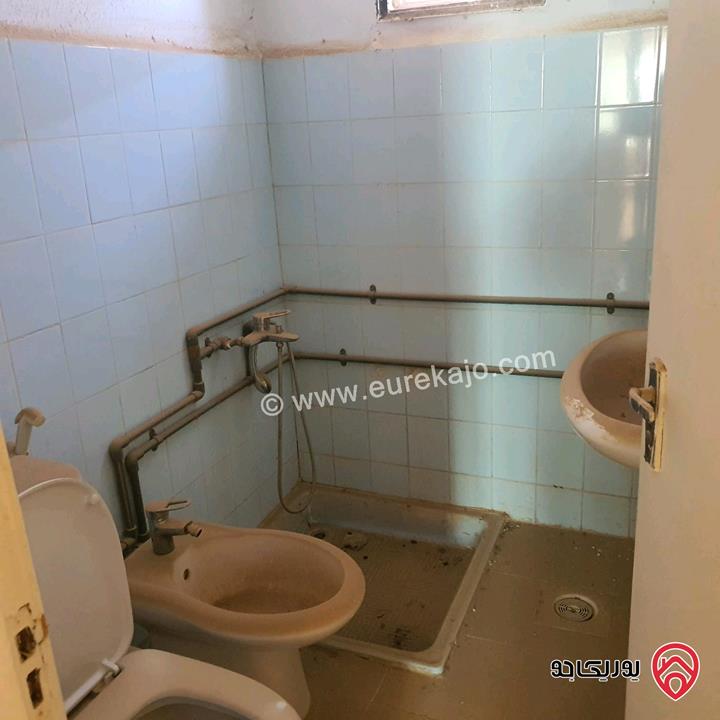 قطعة أرض مساحة 594م عليها بيت طابقين للبيع في البحر الميت جوفة الكفرين 