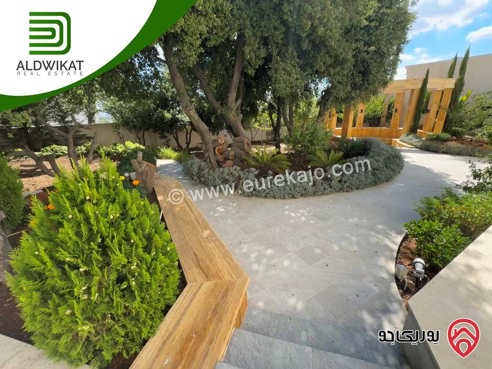 قصر للبيع في عمان - دابوق مساحة الارض 2650م ومساحة البناء 2000م ومساحة الحديقة 1500م ومساحة الترس 400م