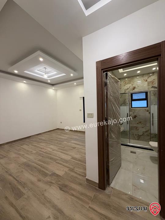 شقة طابق ارضي مساحة 236م مع ترس 40م سوبر ديلوكس للبيع في عمان - الجبيهة/ام زويتينة