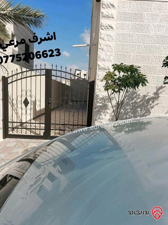 شقة طابق ارضي مساحة 135م مع ترس لم تسكن للبيع في الزرقاء 