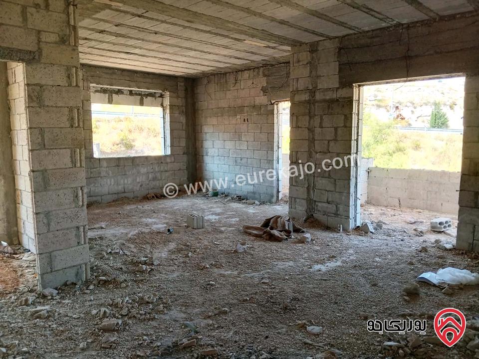 منزل عظم مساحة 720م على أرض 1 دونم للبيع في السلط 