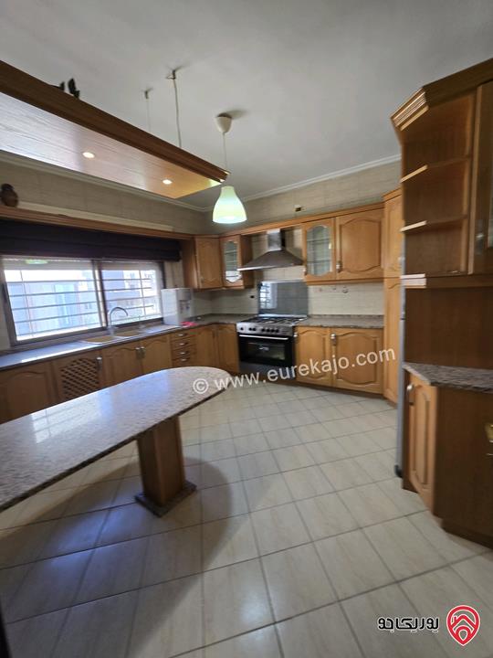 شقة مساحة 220م للبيع في عمان - خلدا بحالة ممتازة وبسعر مغري 